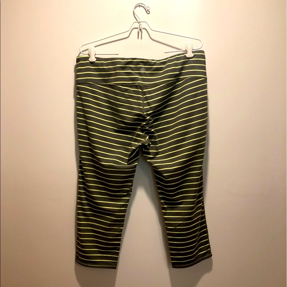 XL Athleta Chaturanga Capri Leggings